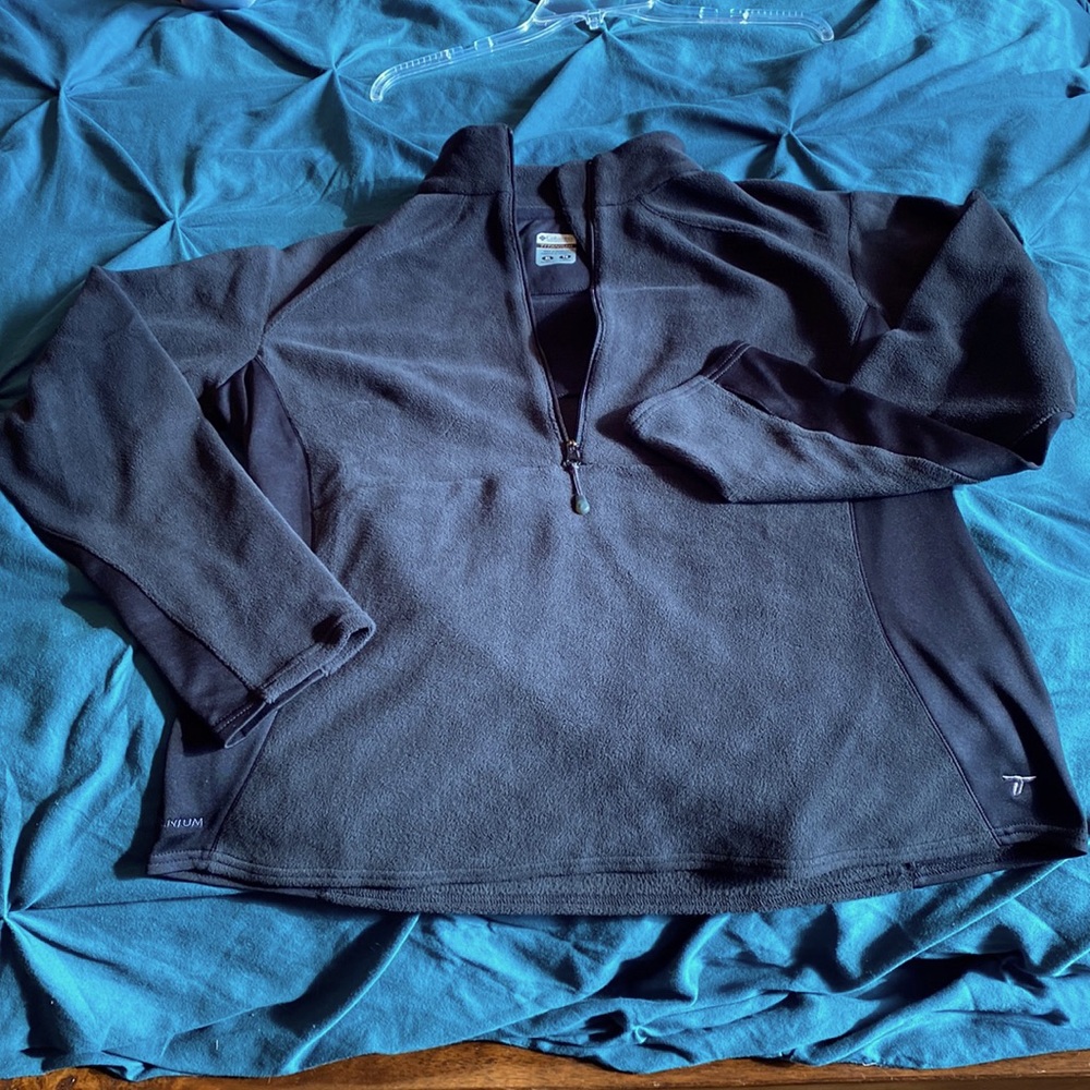 Columbia black fleece thermal with stretch sides and thumb openings at cuffs